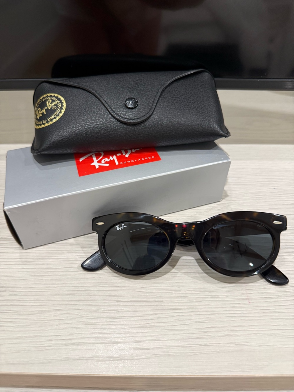 Rayban Wayfarer oval sunglasses
